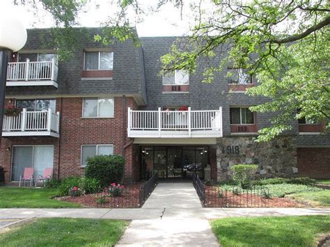 912 Ridge Sq Apt 105, Elk Grove Village, IL 60007 .